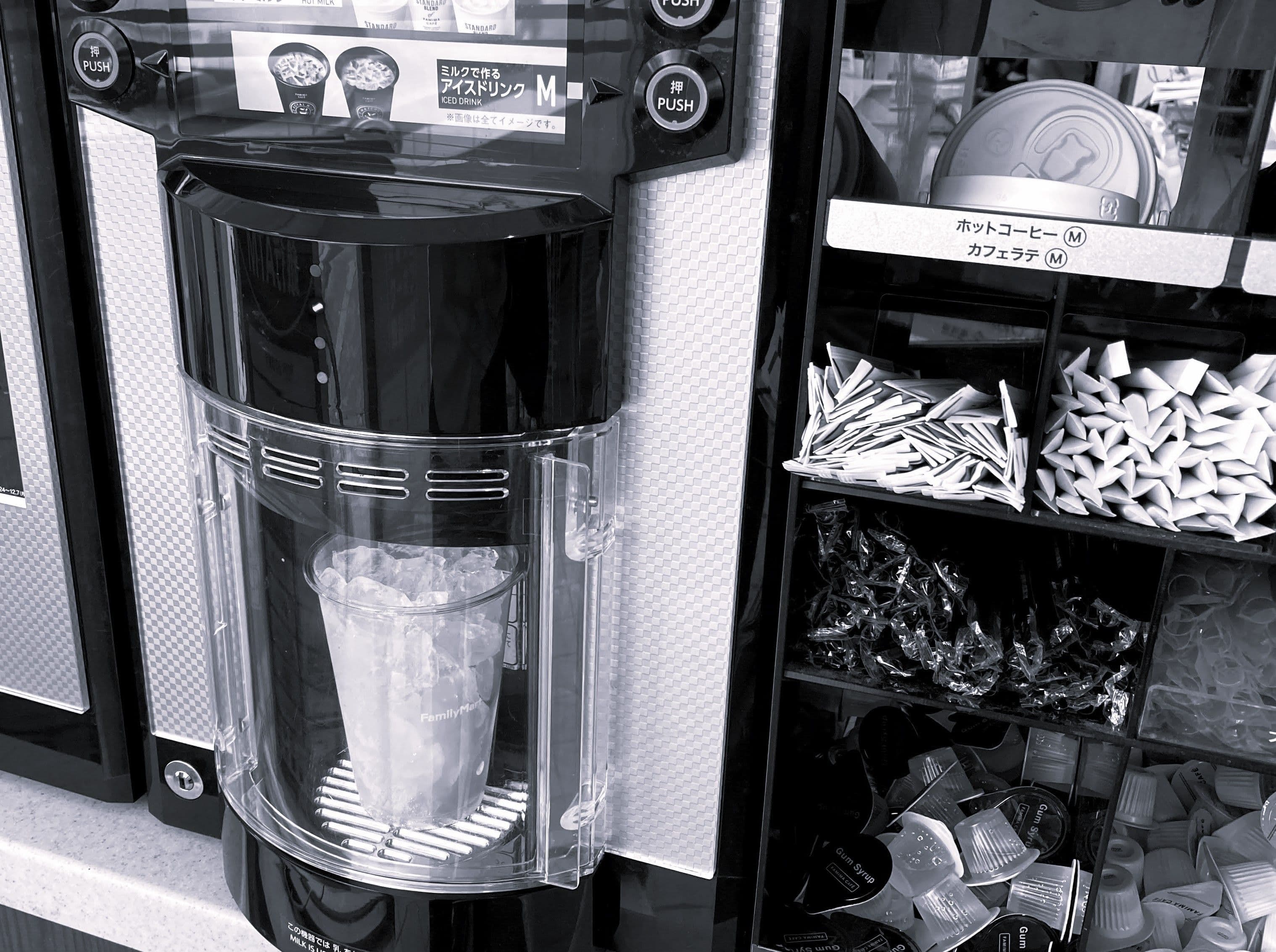 コンビニコーヒーは◯◯◯○◯◯◯を先に入れる